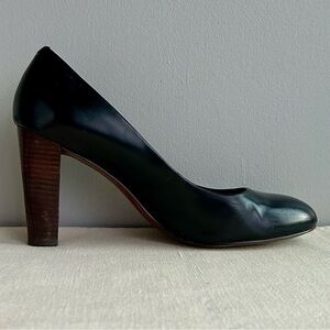 BANANA REPUBLIC 4” black high heel shoe size 10